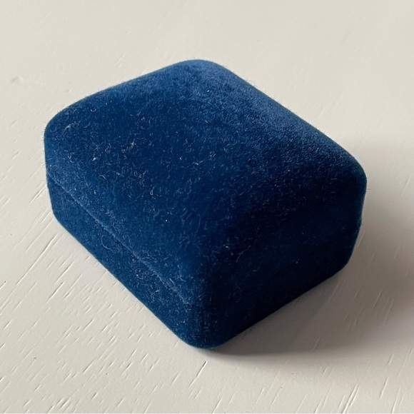 Vintage blue velvet empty Imperial Gold flip up ring box - Picture 5 of 10